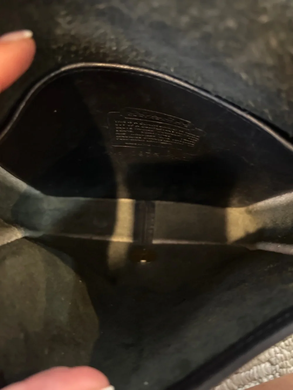 Coach- Vintage Black Leather Crossbody Bag with Turn-Lock Closure - Picture 4 of 13